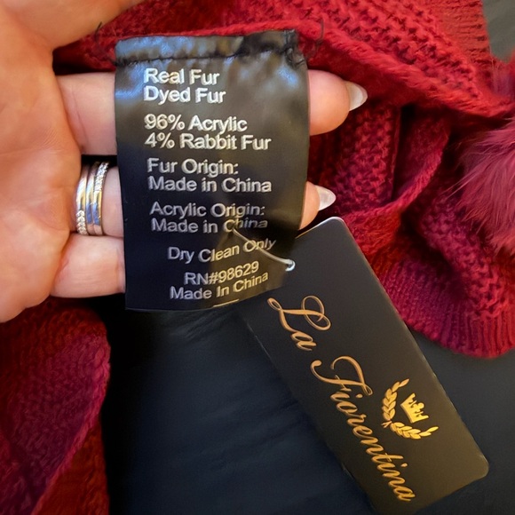 NWT La Fiorentina Burgundy Knit Scarf with Pom Poms - Picture 6 of 6